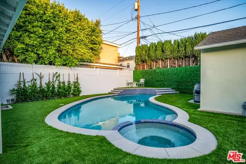 Exterior - 4140 W Mcfarlane Ave, Burbank, CA 91505 photo 10 of 21