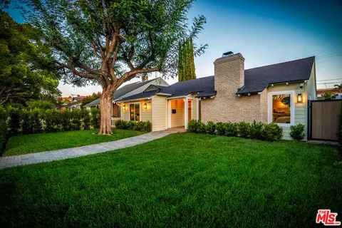 Exterior - 4140 W Mcfarlane Ave, Burbank, CA 91505 photo 5 of 21