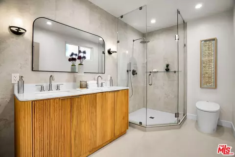 Bath - 4140 W Mcfarlane Ave, Burbank, CA 91505 photo 1 of 5