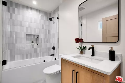 Bath - 4140 W Mcfarlane Ave, Burbank, CA 91505 photo 3 of 5