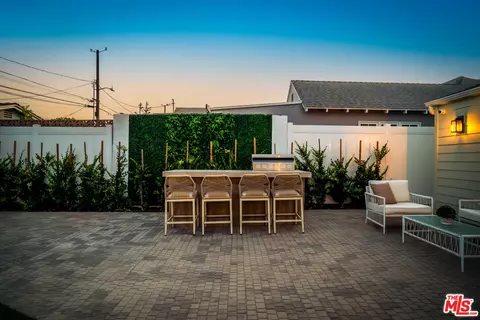Exterior - 4140 W Mcfarlane Ave, Burbank, CA 91505 photo 17 of 21