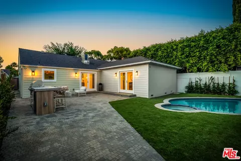 Exterior - 4140 W Mcfarlane Ave, Burbank, CA 91505 photo 9 of 21