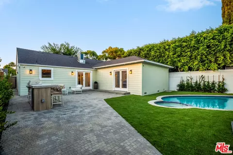 Exterior - 4140 W Mcfarlane Ave, Burbank, CA 91505 photo 8 of 21