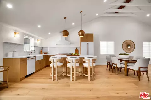 Kitchen - 4140 W Mcfarlane Ave, Burbank, CA 91505 photo 2 of 8