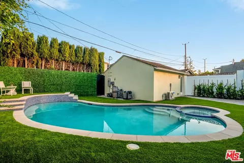 Exterior - 4140 W Mcfarlane Ave, Burbank, CA 91505 photo 13 of 21