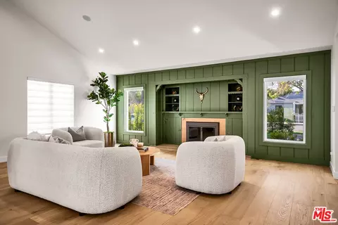 Living - 4140 W Mcfarlane Ave, Burbank, CA 91505 photo 1 of 5
