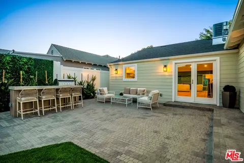 Exterior - 4140 W Mcfarlane Ave, Burbank, CA 91505 photo 16 of 21