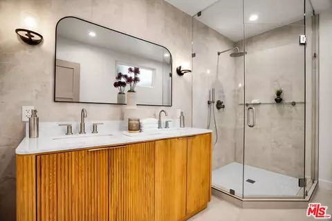 Bath - 4140 W Mcfarlane Ave, Burbank, CA 91505 photo 2 of 5