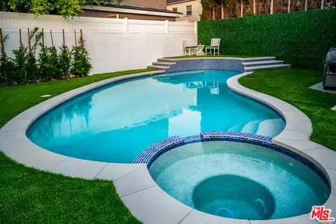 Exterior - 4140 W Mcfarlane Ave, Burbank, CA 91505 photo 12 of 21