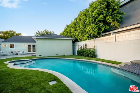 Exterior - 4140 W Mcfarlane Ave, Burbank, CA 91505 photo 14 of 21