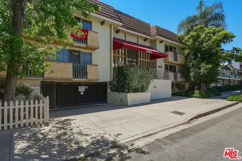 18640 Collins St #201, Tarzana, CA 91356