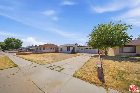 Exterior - 44515 Date Ave, Lancaster, CA 93534 photo 5 of 10
