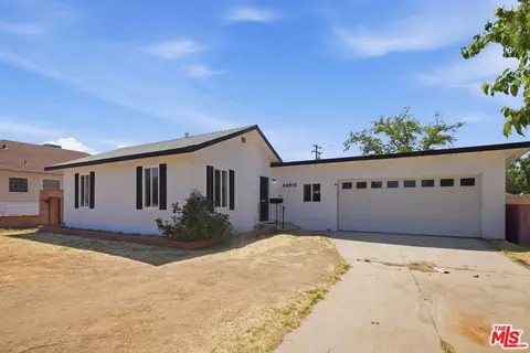 Exterior - 44515 Date Ave, Lancaster, CA 93534 photo 4 of 10