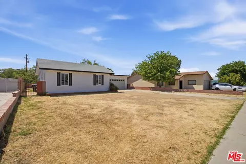 Exterior - 44515 Date Ave, Lancaster, CA 93534 photo 7 of 10