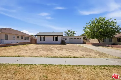 Exterior - 44515 Date Ave, Lancaster, CA 93534 photo 6 of 10