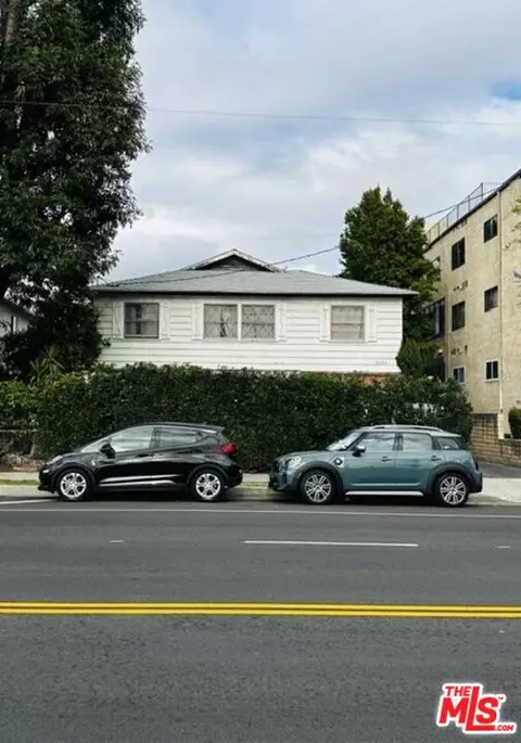 6254 Whitsett Ave, North Hollywood, CA 91606