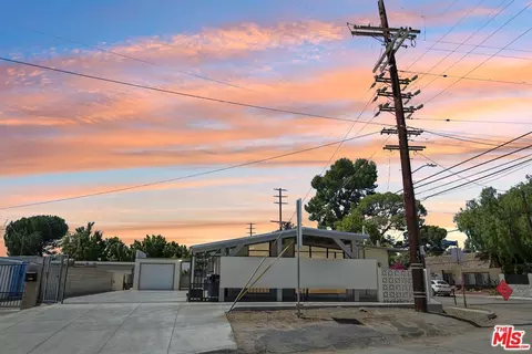 11100 Sheldon St, Sun Valley, CA 91352