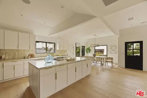 2370 Kelton Ave, Los Angeles, CA 90064