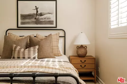 Bedroom - 17422 Gresham St, Sherwood Forest, CA 91325 photo 4 of 7