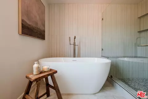Bath - 17422 Gresham St, Sherwood Forest, CA 91325 photo 2 of 7