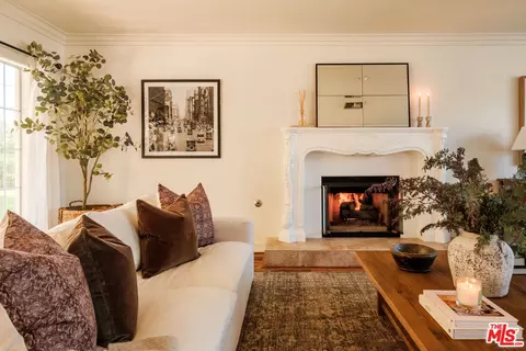 Living - 17422 Gresham St, Sherwood Forest, CA 91325 photo 2 of 3