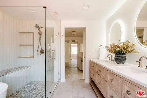 Bath - 17422 Gresham St, Sherwood Forest, CA 91325 photo 1 of 7