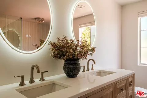 Bath - 17422 Gresham St, Sherwood Forest, CA 91325 photo 3 of 7