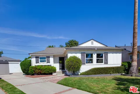 17043 Lorne St, Van Nuys, CA 91406