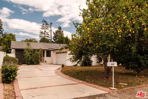23262 Ostronic Dr, Woodland Hills, CA 91367