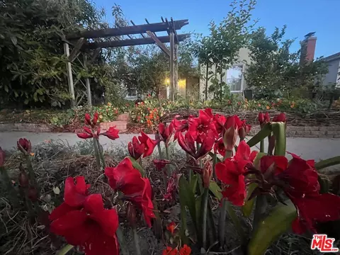 3953 Somerset Dr, Los Angeles, CA 90008