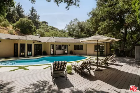 16822 Escalon Dr, Encino, CA 91436