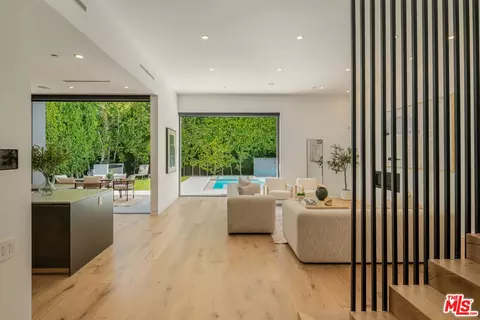 637 N Crescent Heights Blvd, Los Angeles, CA 90048