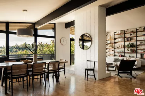 2825 La Cuesta Dr, Los Angeles, CA 90046