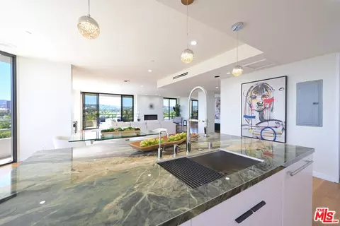 10601 Wilshire Blvd #1404, Los Angeles, CA 90024