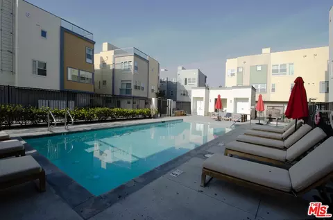 2753 Waverly Dr #806, Los Angeles, CA 90039