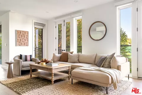 2267 Duane St #3, Los Angeles, CA 90039
