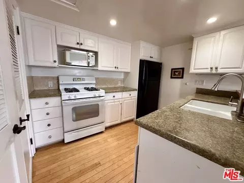 7025 Glade Ave #5, Canoga Park, CA 91303