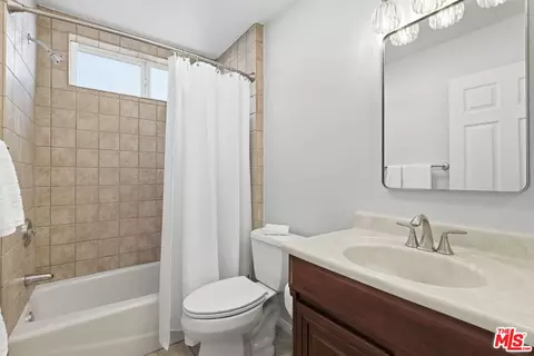 Bath - 261 Highland, Oxnard, CA 93035 photo 2 of 2