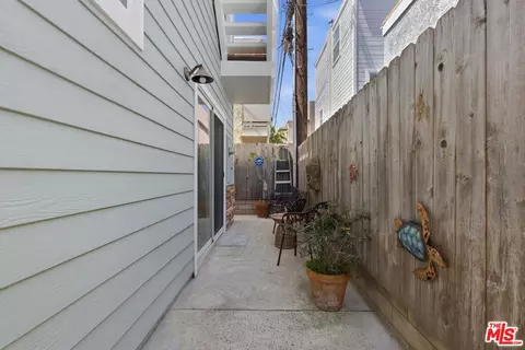 Exterior - 261 Highland, Oxnard, CA 93035 photo 4 of 7