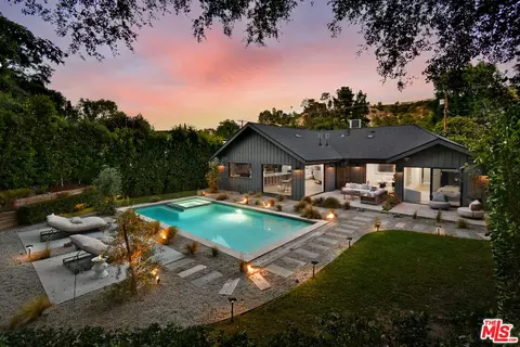 3721 Woodcliff Rd, Sherman Oaks, CA 91403