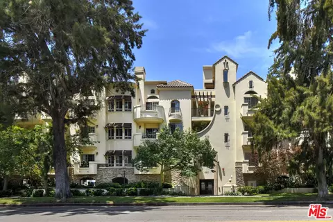 4601 Coldwater Canyon Ave #105, Studio City, CA 91604
