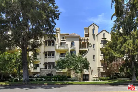 4601 Coldwater Canyon Ave #105, Studio City, CA 91604