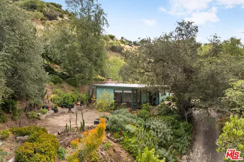 9738 Commerce Ave, Tujunga, CA 91042