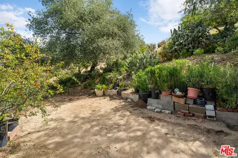 9738 Commerce Ave, Tujunga, CA 91042 photo 12