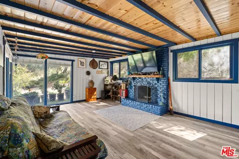 9738 Commerce Ave, Tujunga, CA 91042 photo 3