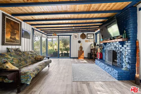 9738 Commerce Ave, Tujunga, CA 91042 photo 2