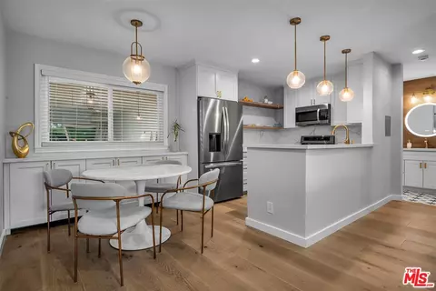 9005 Cynthia St #214, West Hollywood, CA 90069