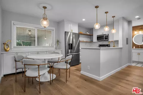 9005 Cynthia St #214, West Hollywood, CA 90069