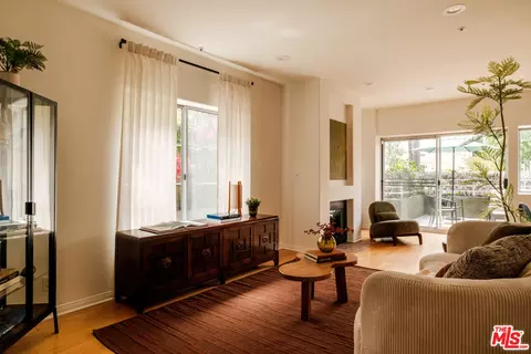 11920 Goshen Ave #101, Los Angeles, CA 90049