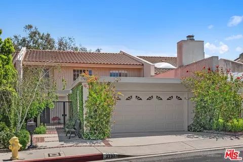 2792 Bottlebrush Dr, Los Angeles, CA 90077